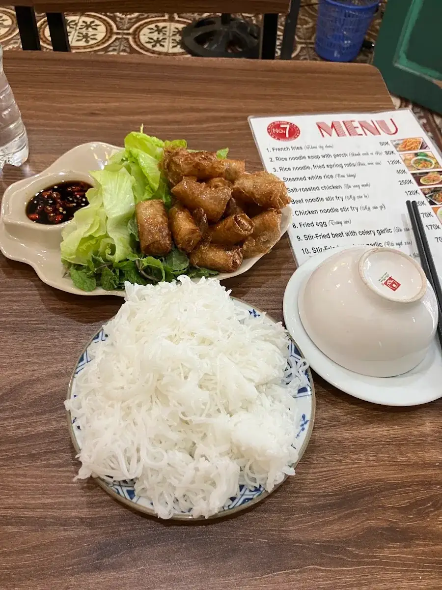 Bún nem rán rau sống